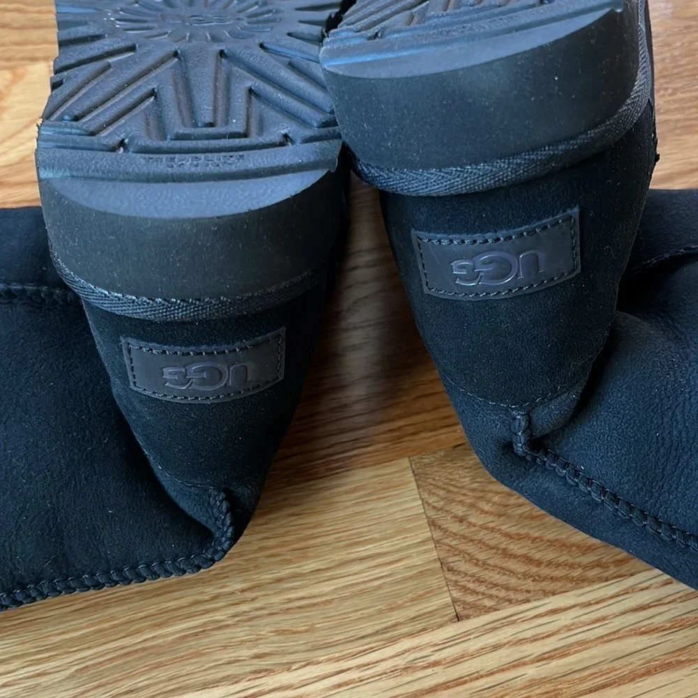 NWT Ugg Classic Short ll in Black Size 7